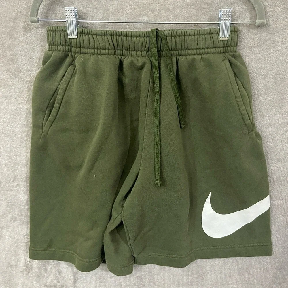 Nike‎ Sportswear Club Graphic Shorts Men Small  Green Fleece Swoosh Active Gym